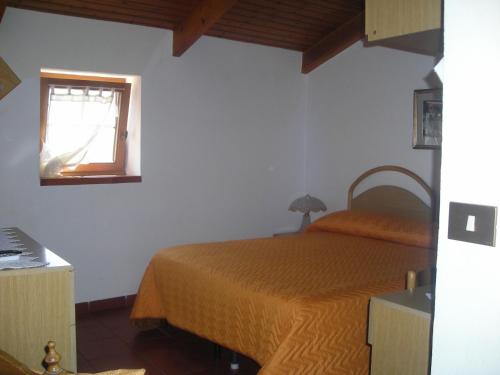 a bedroom with a bed and a window at B&B L'Arcobaleno in Sorrento