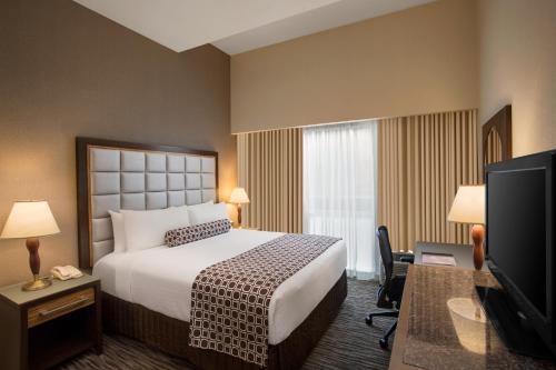 Postel nebo postele na pokoji v ubytování Crowne Plaza San Francisco Airport by IHG