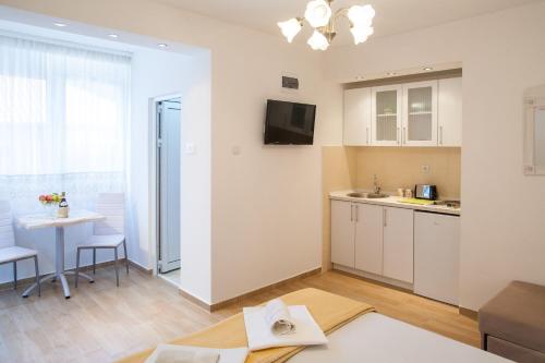 Apartments & Rooms Jelka tesisinde mutfak veya mini mutfak