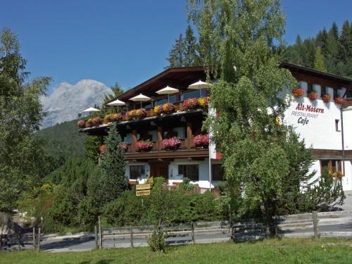 a building with flowers on the side of it at Alt Mösern in Seefeld in Tirol