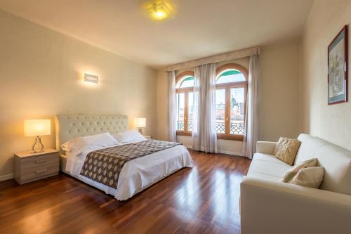 A bed or beds in a room at Appartamento Masha
