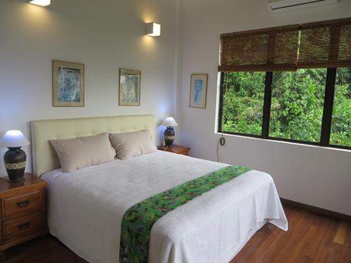 Llit o llits en una habitació de Nanga Damai Homestay