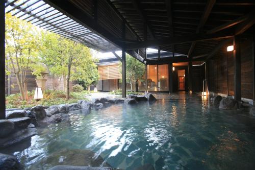 a pool of water in front of a building at Hotel Seifuen in Chikuma