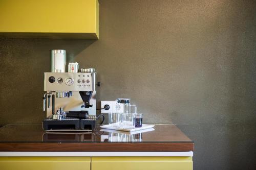 a kitchen with a coffee maker on a counter at Designhotel Gius La Residenza in Caldaro