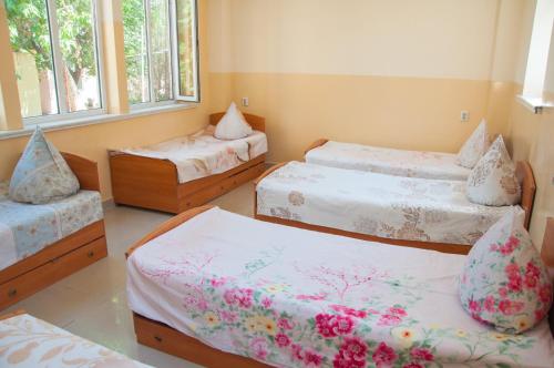 Sakura Guesthouse tesisinde bir odada yatak veya yataklar