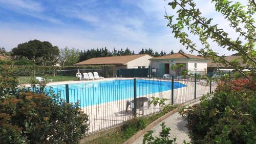 Bazén v ubytování VVF Méjannes Gard nebo v jeho okolí