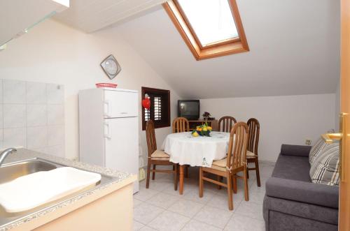 Η κουζίνα ή μικρή κουζίνα στο Apartments Marijana