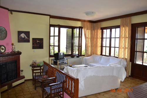 Ένα ή περισσότερα κρεβάτια σε δωμάτιο στο Villa Palio Tsifliki