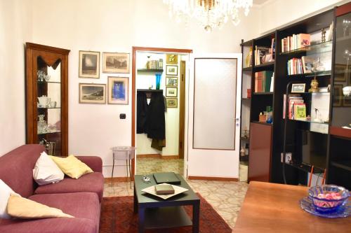 a living room with a couch and a table at A casa del cuoco in Florence