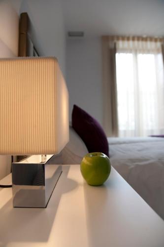 Postel nebo postele na pokoji v ubytování BiBo Suites Gran Vía