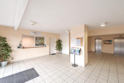 a lobby of a hospital with a waiting room at City Résidence Marseille in Marseille