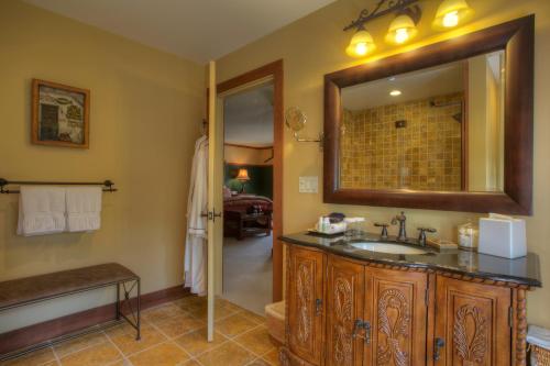 a bathroom with a sink and a mirror at Reluctant Panther Inn & Restaurant in Manchester