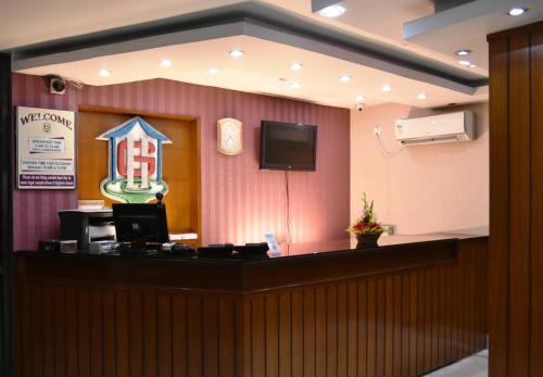 TV a/nebo společenská místnost v ubytování Hotel Gateway Continental