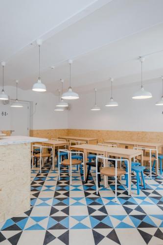 Hostel Conii & Suites Algarveにあるレストランまたは飲食店