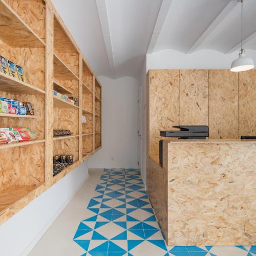 Hostel Conii & Suites Algarveにあるキッチンまたは簡易キッチン