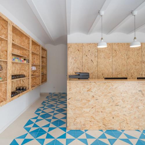 Hostel Conii & Suites Algarveにあるキッチンまたは簡易キッチン