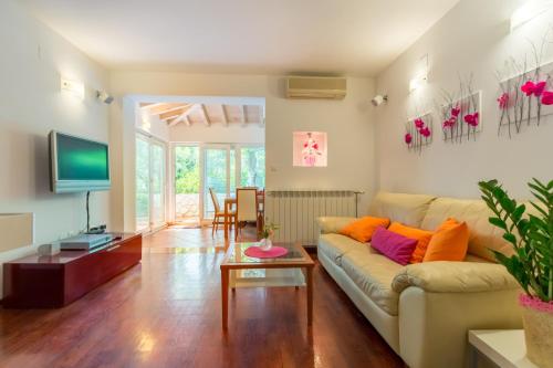 Leona & Borna's Central Lapad Suites