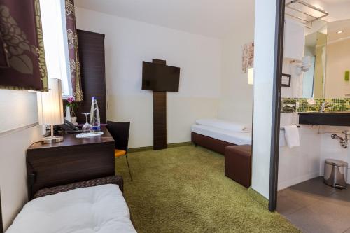 Ліжко або ліжка в номері Hotel Arooma