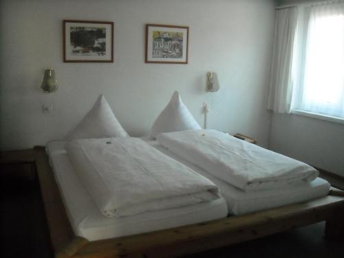 
Ein Bett oder Betten in einem Zimmer der Unterkunft Hotel Garni Ursalina
