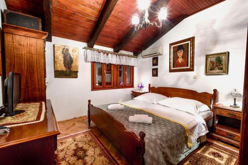 a bedroom with a bed and a tv in a room at Royal Antique Apartment in Split