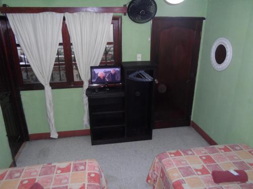 Una cama o camas en una habitación de Casa Landivar Hotel