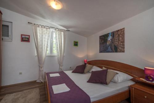 Postel nebo postele na pokoji v ubytování Apartments Mare Trogir