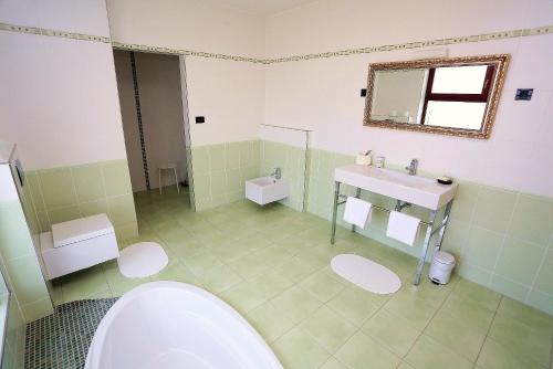 Ένα μπάνιο στο Apartment Larin