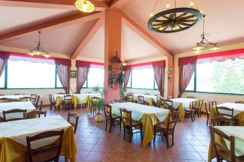 ห้องอาหารหรือที่รับประทานอาหารของ Barone Montefeo