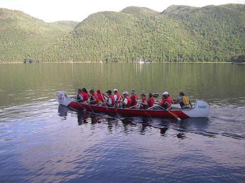 a group of people in a canoe on a lake at Gîte Parc Mauricie B&B in Saint Mathieu Du Parc