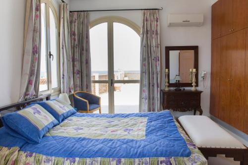 Ένα ή περισσότερα κρεβάτια σε δωμάτιο στο Acropolis Sea View Villa