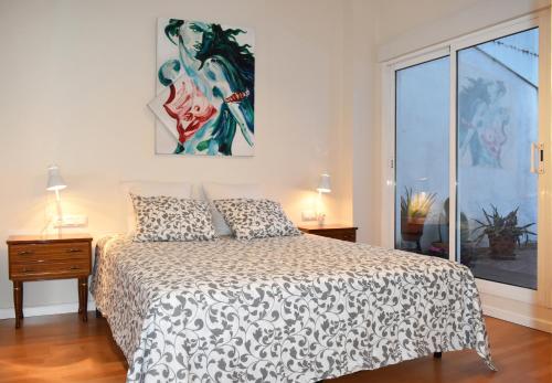 a bedroom with a bed and a painting on the wall at Sky Home Peñiscola in Peniscola