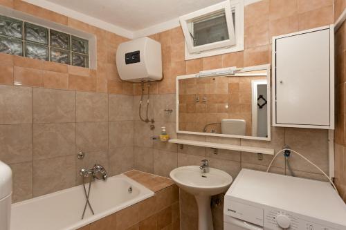 Ένα μπάνιο στο Apartments Bicanic