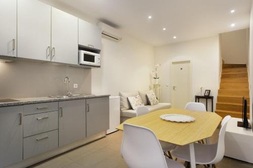 a kitchen and dining room with a table and chairs at Historical Center - Taipas Apartments in Porto
