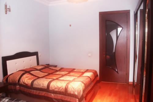 Llit o llits en una habitació de Apartment Rustaveli 57