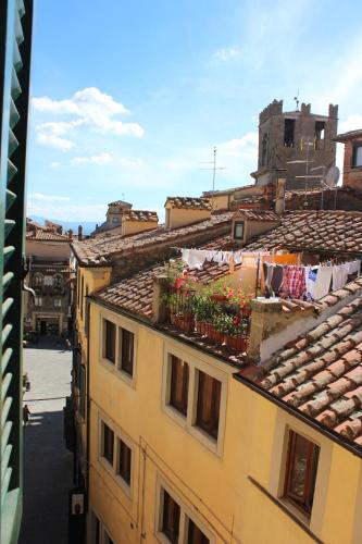 Nespecifikovaný výhled na destinaci Cortona nebo výhled na město při pohledu z aparthotelu