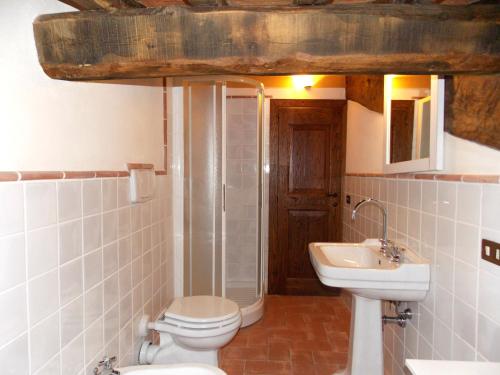 a bathroom with a toilet and a sink at Tenuta Poggio Marino in Dicomano