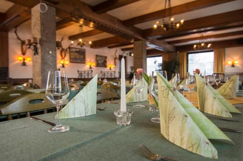 a table in a restaurant with wine glasses on it at Metzgerwirt Vieh Heli in Bad Goisern