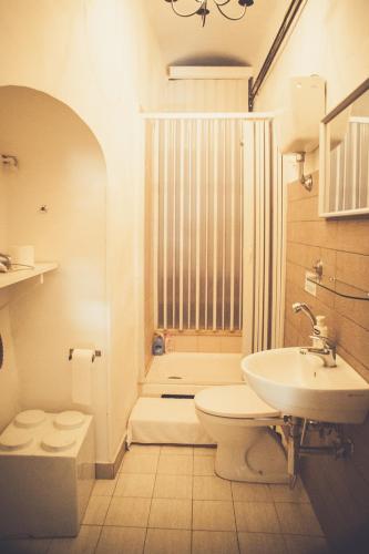 a bathroom with a sink and a toilet and a tub at Almayer Noemi in Gaeta