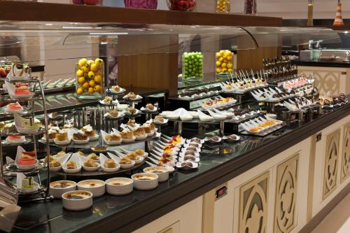 Makanan di atau berdekatan resort