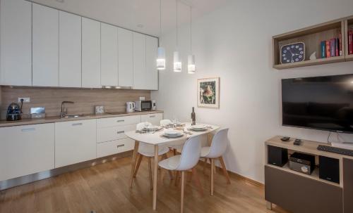 Η κουζίνα ή μικρή κουζίνα στο Apartments N10 Zagreb