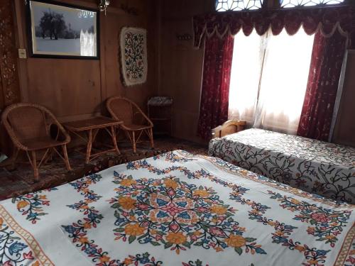 Katil atau katil-katil dalam bilik di heritage geneva house boat