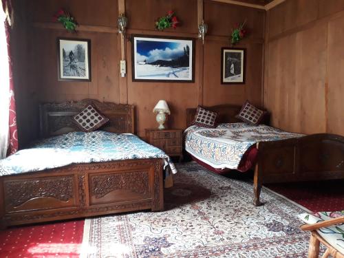 Katil atau katil-katil dalam bilik di heritage geneva house boat
