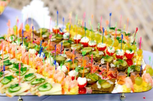 ホテルの敷地内または近くでの食事または食べ物