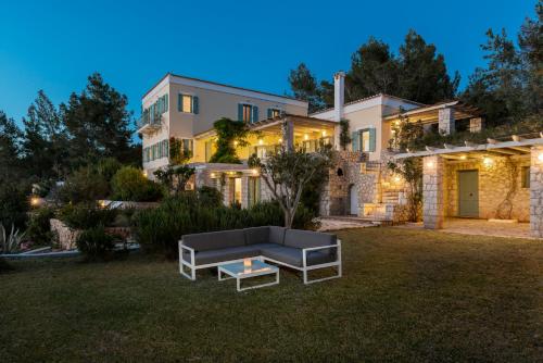 Electra Beachfront Villa