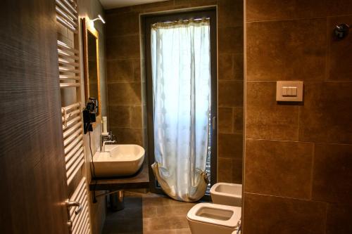 Et badeværelse på GardaBreak Rooms&Breakfast Holiday Apartments