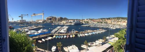 a marina filled with lots of boats in the water at Appartement Vieux Port in La Ciotat