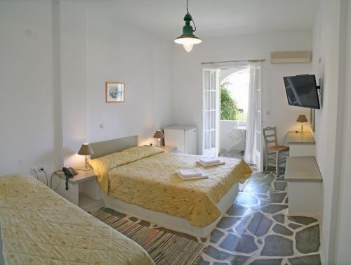 Ένα ή περισσότερα κρεβάτια σε δωμάτιο στο Ξενοδοχείο Βιδάλης