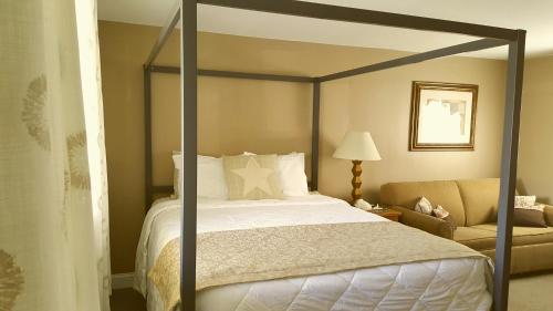 Ένα ή περισσότερα κρεβάτια σε δωμάτιο στο Starlight Lodge Cape Cod