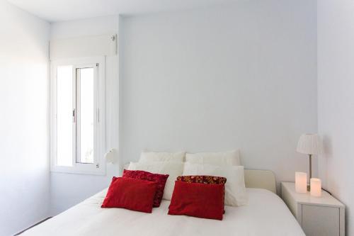 Säng eller sängar i ett rum på Amazing panoramic sea views apartment