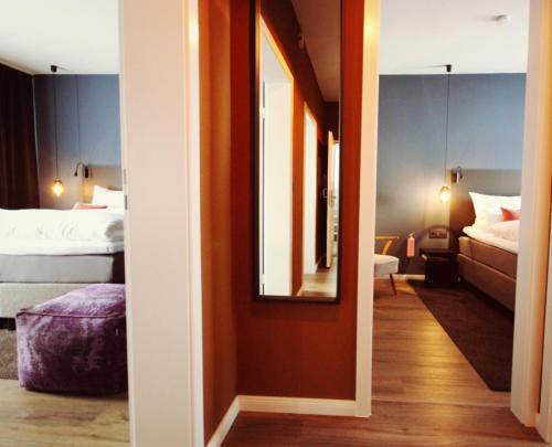 a room with a mirror and a bed and a bedroom at ONNO Boutique Hotel & Apartments in Rendsburg